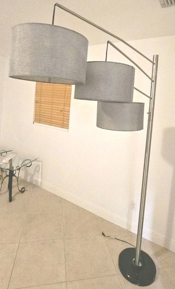Lámpara de pie de arco moderna de acero ajustable de 3 luces Adesso Wellington 91"  Foto 3 de 4