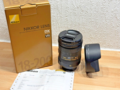 Nikon AF-S DX Nikkor 18-200mm f/3.5-5.6G ED VR II + HB-35 Gegenlichtblende - Originalverpackt