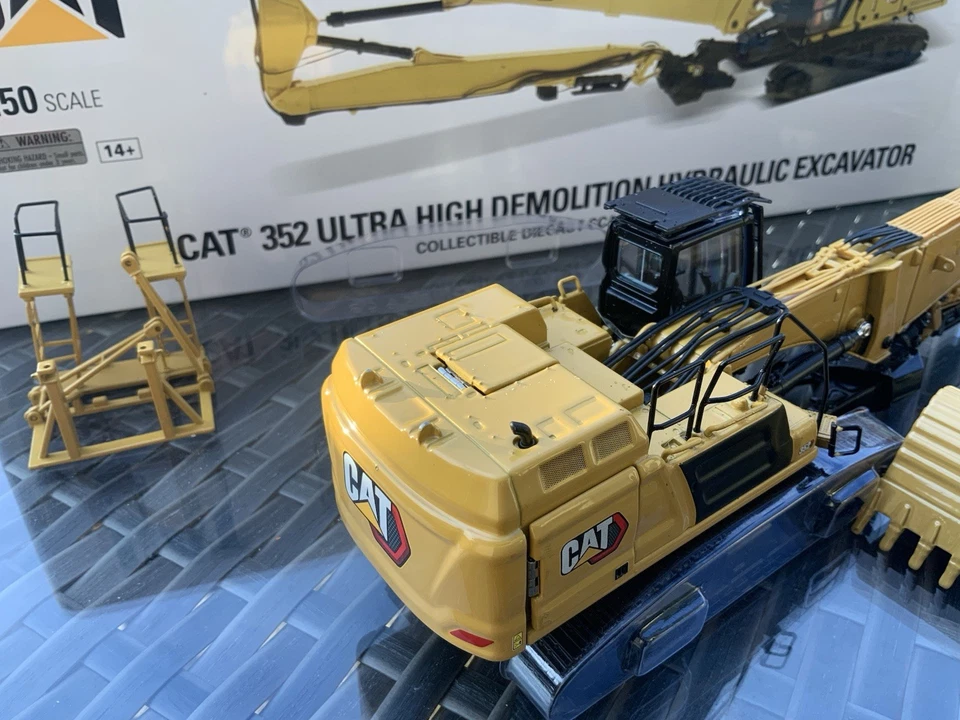 Cat 352 Ultra High Demolition Hydraulic Excavator 1:50 High Line Metal Box - Image 2 of 4