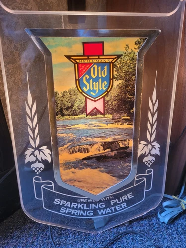 Vintage 1975 HEILEMAN’S OLD STYLE Light Up Beer Sign  11.5" x 18”