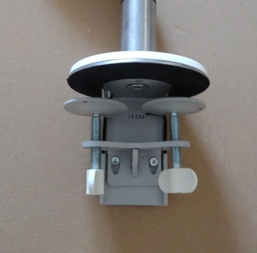 Humanscale M8 Dual Monitor Arm with 2 VESA plates and screws - Large desk Clamp. - Image 3 of 4