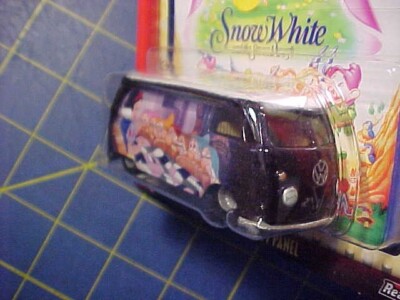 1/64 HOT WHEELS DISNEY 1/5 SNOW WHITE VOLKSWAGEN T1 PANEL