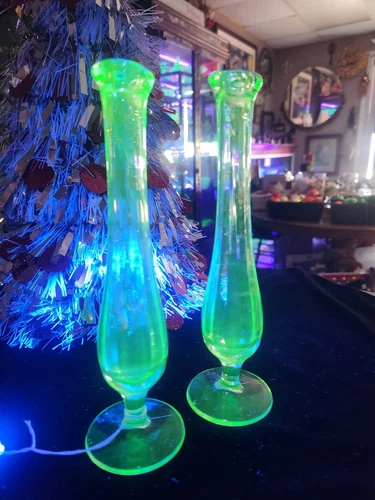 Vintage 1930s Fenton Green Uranium Glass Swung Bud Vase Panel Optic 7.5”