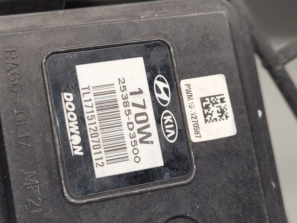 2017 2018 2019 2020 2021 2022 KIA SPORTAGE Radiator Fan Motor Fan Assembly FWD  - Image 2 of 4