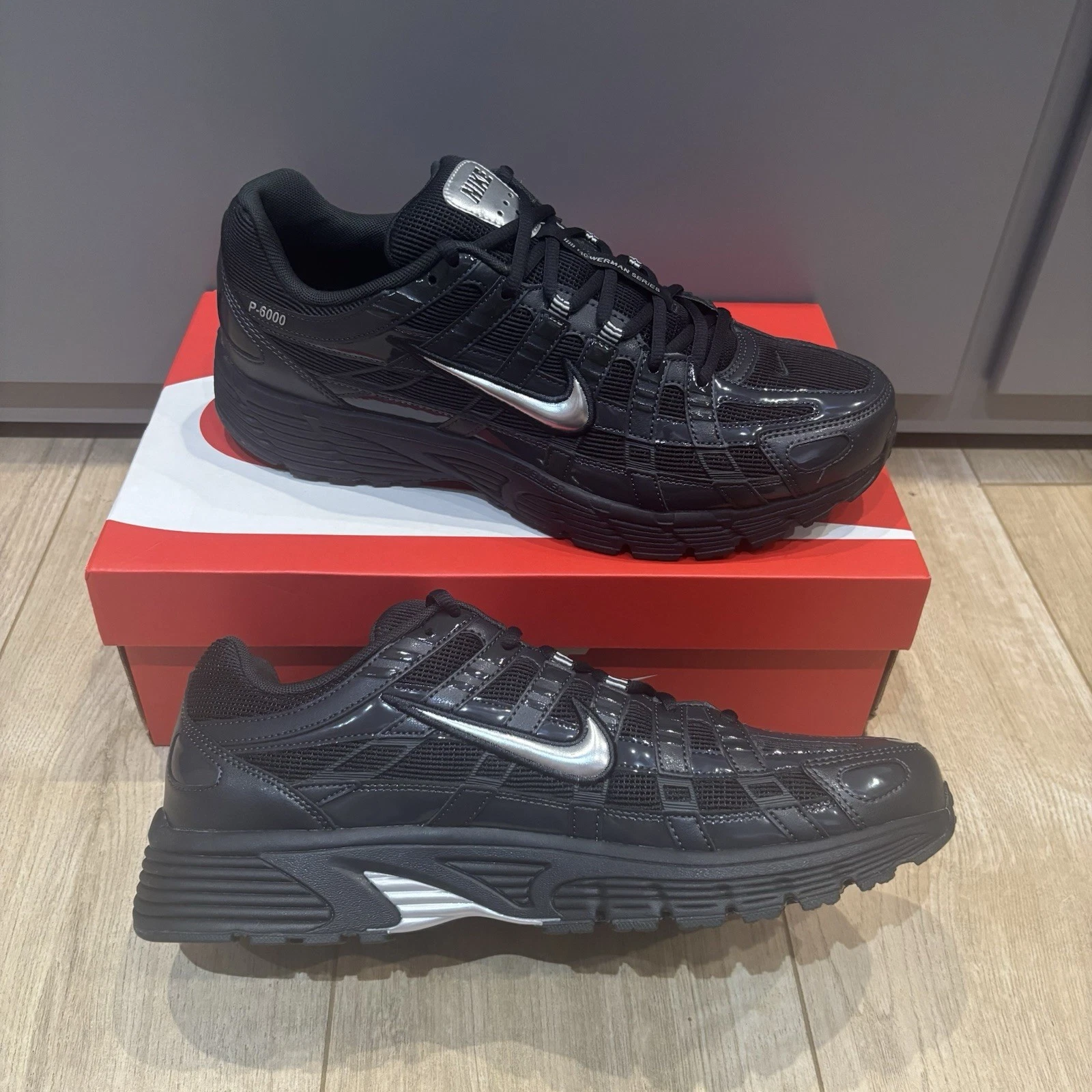 Scarpe da ginnastica Nike P 6000 argento metallizzato taglia UK 10 5 IF6137001