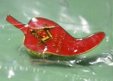 Spilla massonica.  Cile rosso New Mexico.  Nuovo.  RIDOTTO