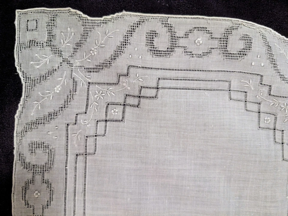 Lindo lenço/lenço branco vintage com bordado e desenho - Imagem 2 de 4