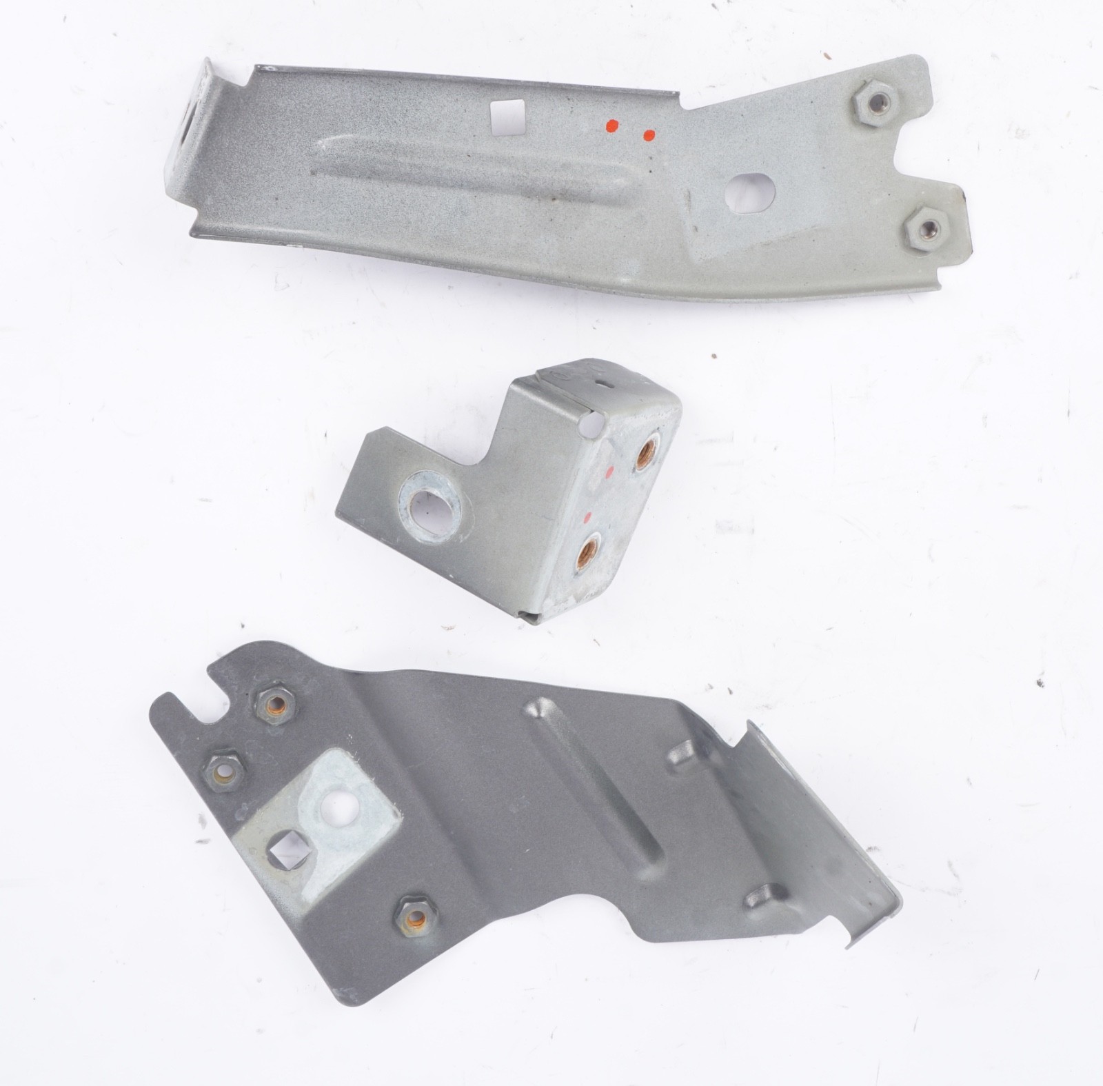 2014-2020 MASERATI GHIBLI FRONT RIGHT FENDER LOWER MOUNT SUPPORT BRACKET OEM