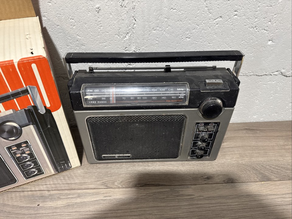 Vintage Super Radio General Electric 7-2880B Long Range AM/FM Radio ...