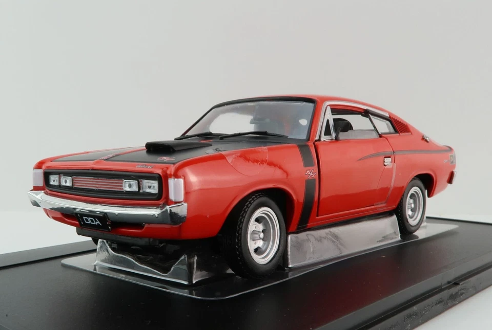 DDA Collectibles DDA32816 - Chrysler VH Valiant E38 R/T Charger Red - Scale 1:32 - Image 4 of 4