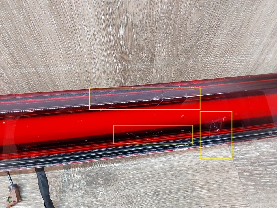 2020-2024 Lincoln Aviator Center Tail Lamp ASSY OEM 61B-6400-0301 - Image 3 of 4