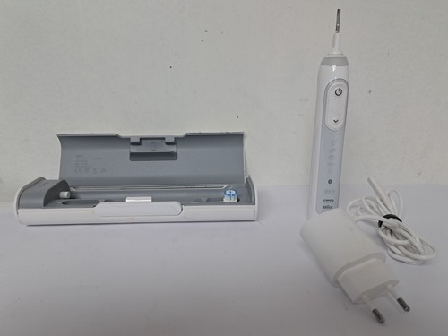 Oral-B Toothbrushe 3760 with travel case and charging cable - Picture 2 of 7
