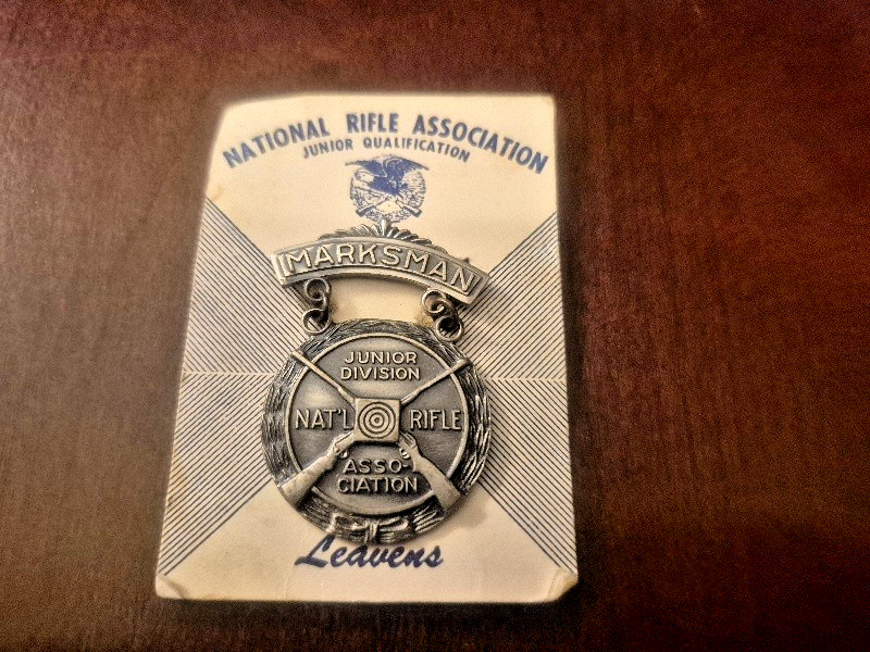 NEW ON CARD  VINTAGE NRA Junior Division Marksman Pin National Rifle Association
