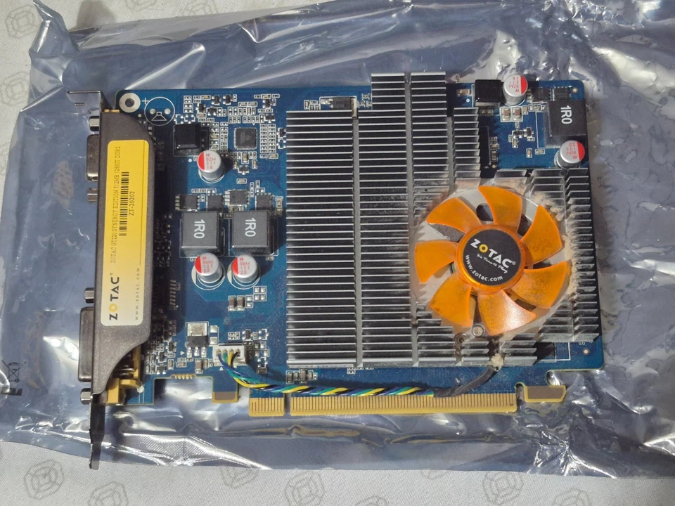 Zotac GT220 Synergy Edition 512MB 128Bit DDR2 Graphics Card In Original Box - Image 2 of 4