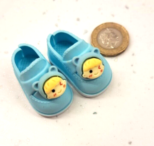 40mm BLUE PLASTIC DOLL SHOES WITH A FUN FACE MOTIF FOR BJD DOLLS - Picture 1 of 1