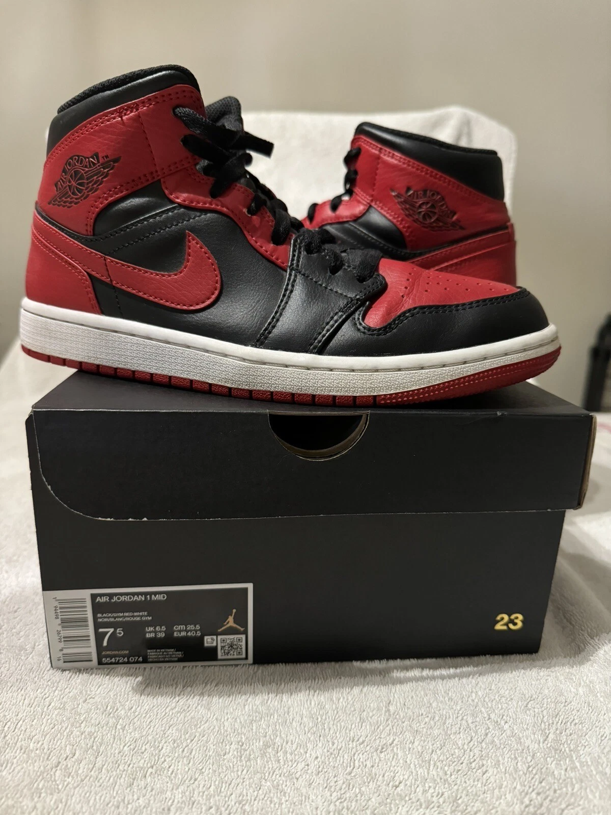jordan 1 nero medio palestra rosso bianco