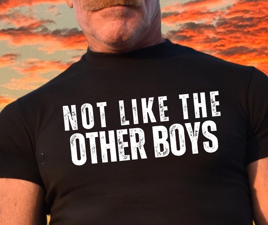 ALTRA T shirt small NOT Like The Other Boys GAY Pride LGBT 100% cotone edizione nera