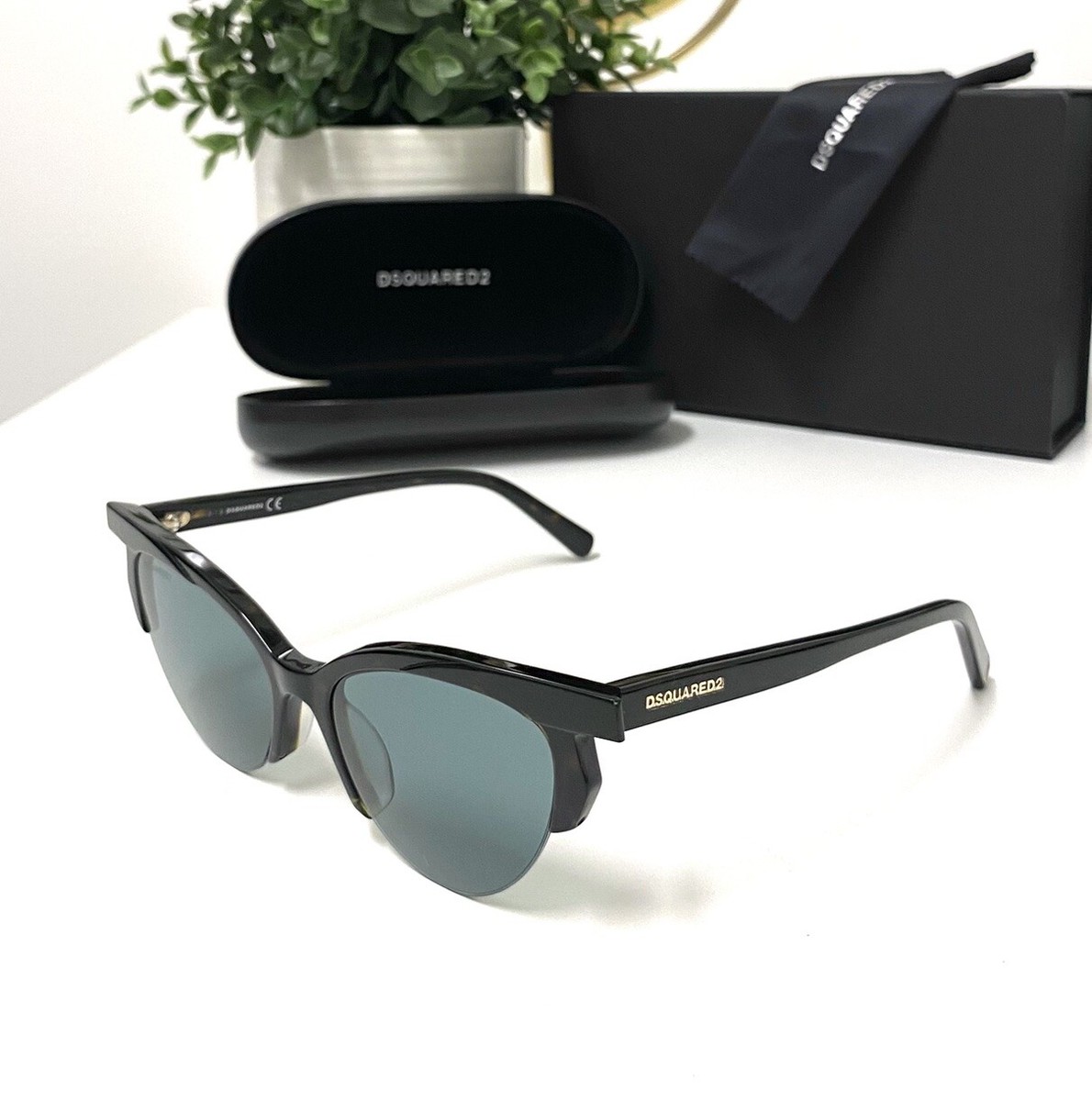 Dsquared2 キャットアイフレムメカネ DQ5303 001 Dsquared cat eye sunglasses