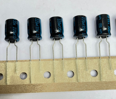 5 Stück Elko 220uF 35V Radial RM5 TKP221M1 Jamicon d8 h12