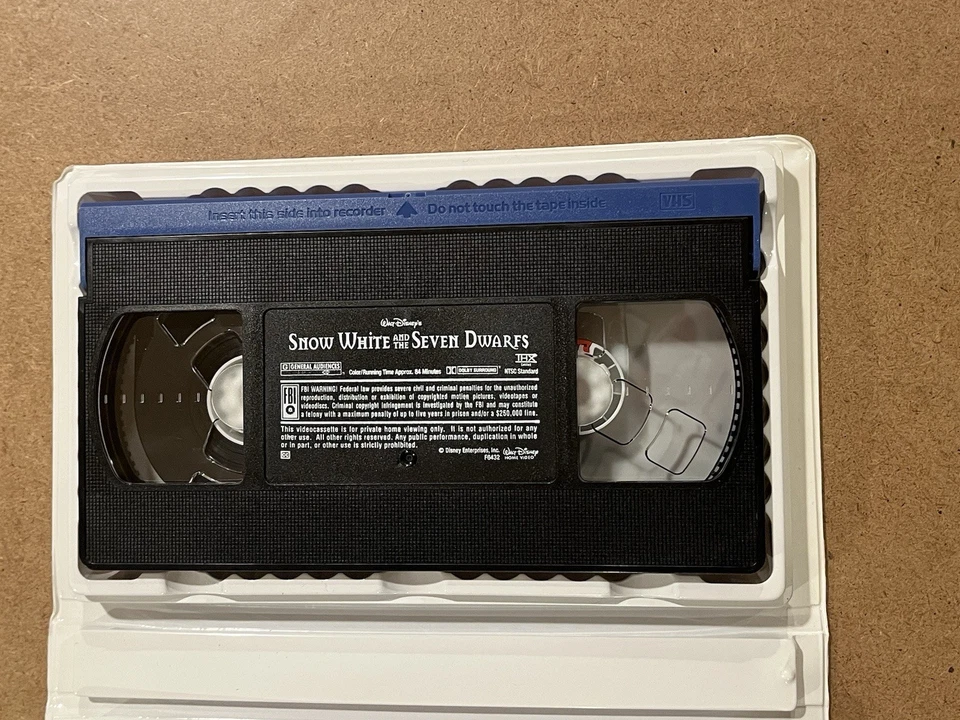 Snow White and the Seven Dwarfs VHS 2001 Clamshell Platinum Edition. With Insert - Image 4 of 4