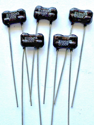 8X - 820pF @ 300V 5% DM15 - DIP SILVER MICA CAPACITOR - FOR Hi FREQUENCY/ RF (m)