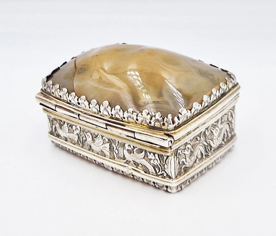 19TH CENTURY INDIAN COLONIAL SOLID SILVER AGATE MOUNTED SNUFF BOX - image 3 of 4