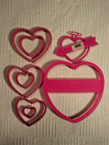 8 CORTADORES DE GALLETAS WILTON ANIDACIÓN EN FORMA DE CORAZÓN  - Imagen 1 de 2