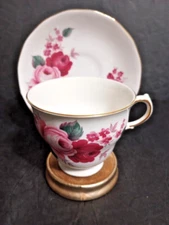 Gorgeous Vintage Queen Anne Bone China Teacup and Saucer,  Made in England