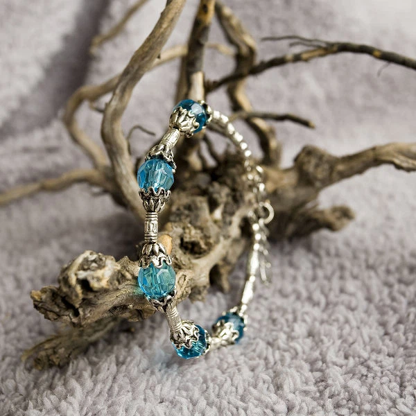 Lot De Bracelets Style Tibétain Colorés – Alliage – Couleur Dominante Gris – Neuf Sans Emballage