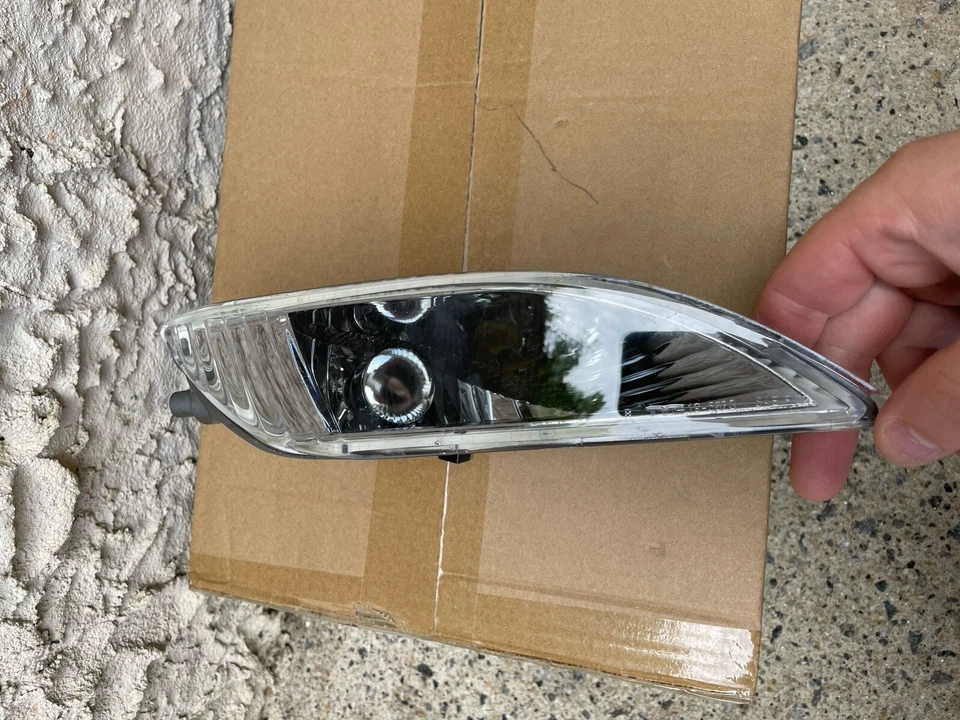 Luz antiniebla derecha derecha Toyota Sienna 2006-2010 - regular TYC 19-5874-00. A598 Foto 2 de 4