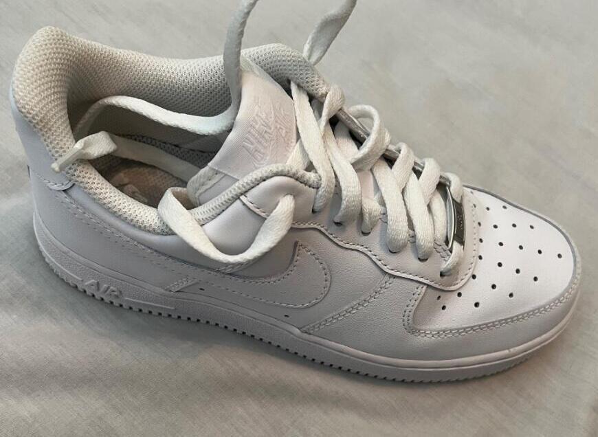 Nike Air Force 1 ホワイトスニーカー　23センチ Amazon | [ナイキ] エアフォース 1 レディース AIR FORCE 1 GS
