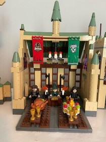 LEGO Harry Potter: Hogwarts Castle (4842). Includes 10 Minifigures. Complete.&nbsp;