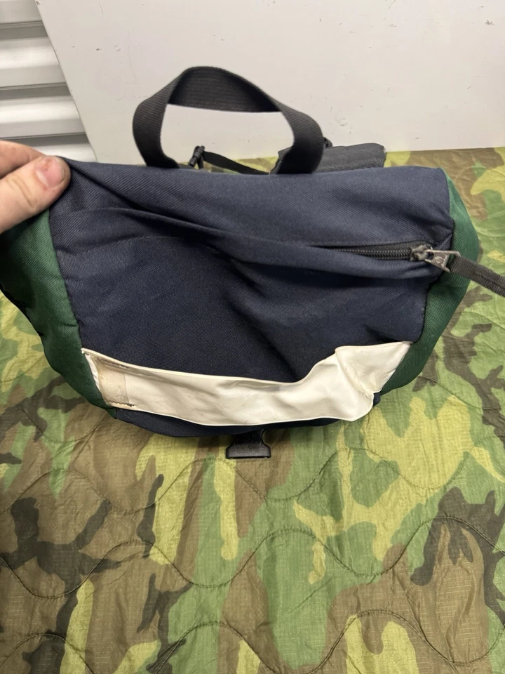 Mochila Deuter Air Comfort 25 azul verde preta 15” X 12” - Imagem 4 de 4