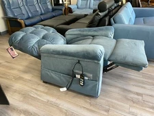 Golden Technologies MaxiComfort Cloud PR510-MLA Dual Lift Chair Recliner Blue