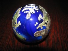 Lundberg Studios Planet Earth Art Glass Paperweight 2.5 inch Signed 1993 — listing 4