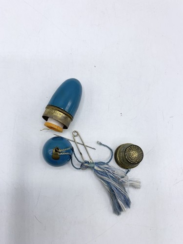 Kit de costura de viaje vintage con forma de huevo Alemania - Imagen 2 de 4