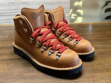 Danner Women’s Mountain Light Cascade Hiking Boot