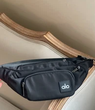 NWT Alo Yoga Explorer Fanny Pack, Alo Crossbody & Waist Bag Black