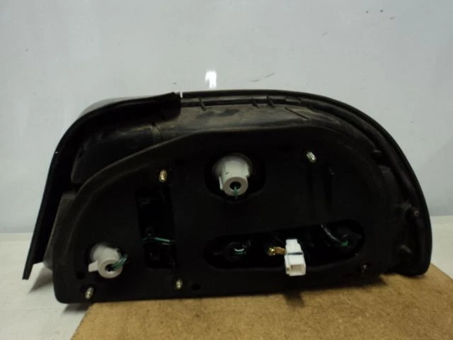 Luz trasera izquierda del conductor cupé para 95-96 Chrysler Sebring C-50907 Foto 2 de 2