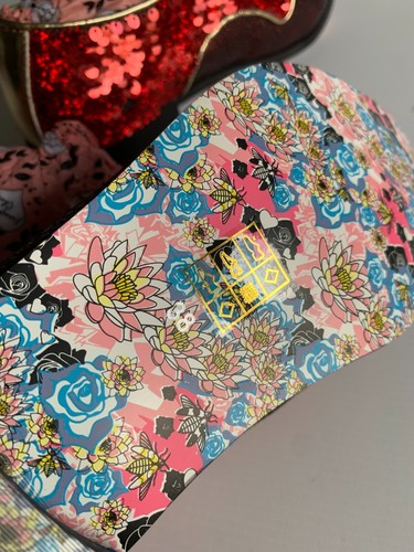 Irregular Choice Mighty Fine zapatos Reino Unido 5 UE 38 NUEVO lentejuelas rojas Nuevo en caja dorado metálico - Imagen 9 de 10