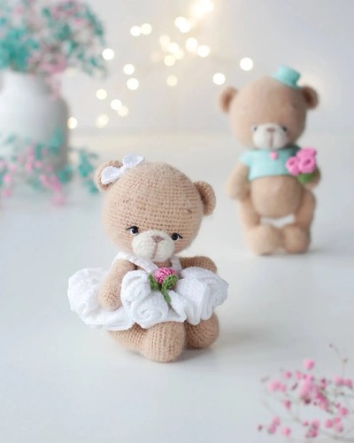 Valentine Crochet Bear Set | 2 Amigurumi Plush Toys with Knitted Clothes - Picture 2 of 3