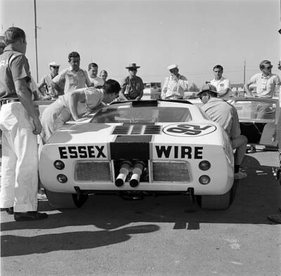 Riverside GP Crew members go over Ken Miles Essex Wire, Ford GT40 OLD PHOTO