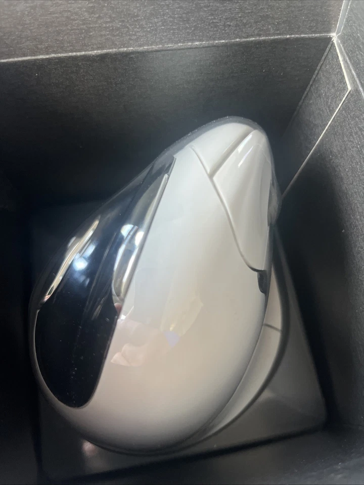 Evoluent Vertical Mouse VM4RB Mouse 4 Right Bluetooth - Image 3 of 4