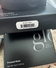 Glo Skin Beauty pressed base- Beige Light