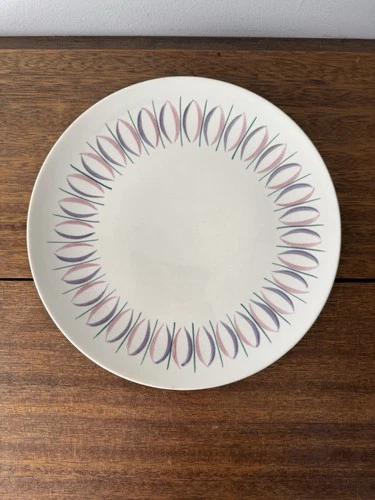 MCM Red Wing Stoneware Crocus Pattern Dinner Plate 10 1/4 Inches