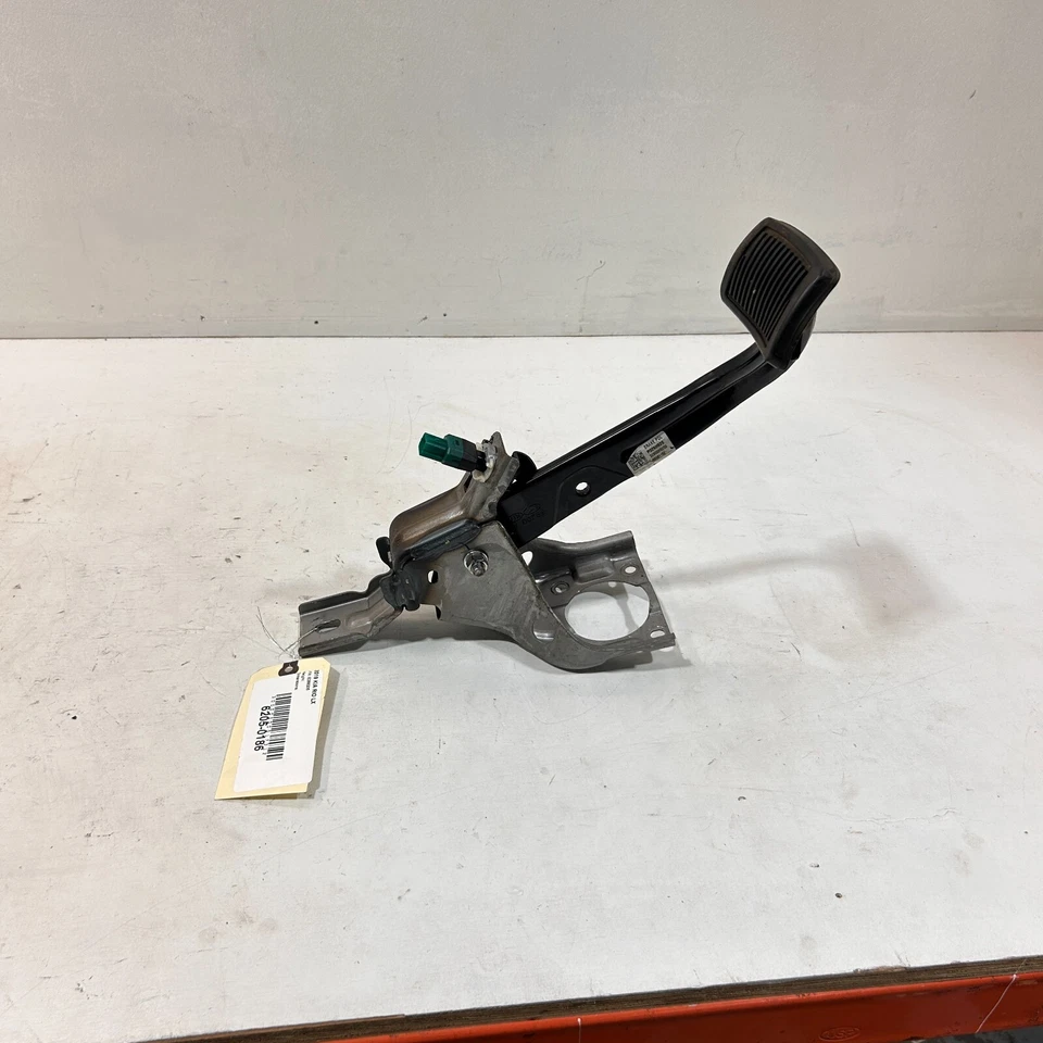 2018-2023 KIA RIO LX PEDAL ASSEMBLY BRAKE 32800-H9200 OEM - Image 4 of 4