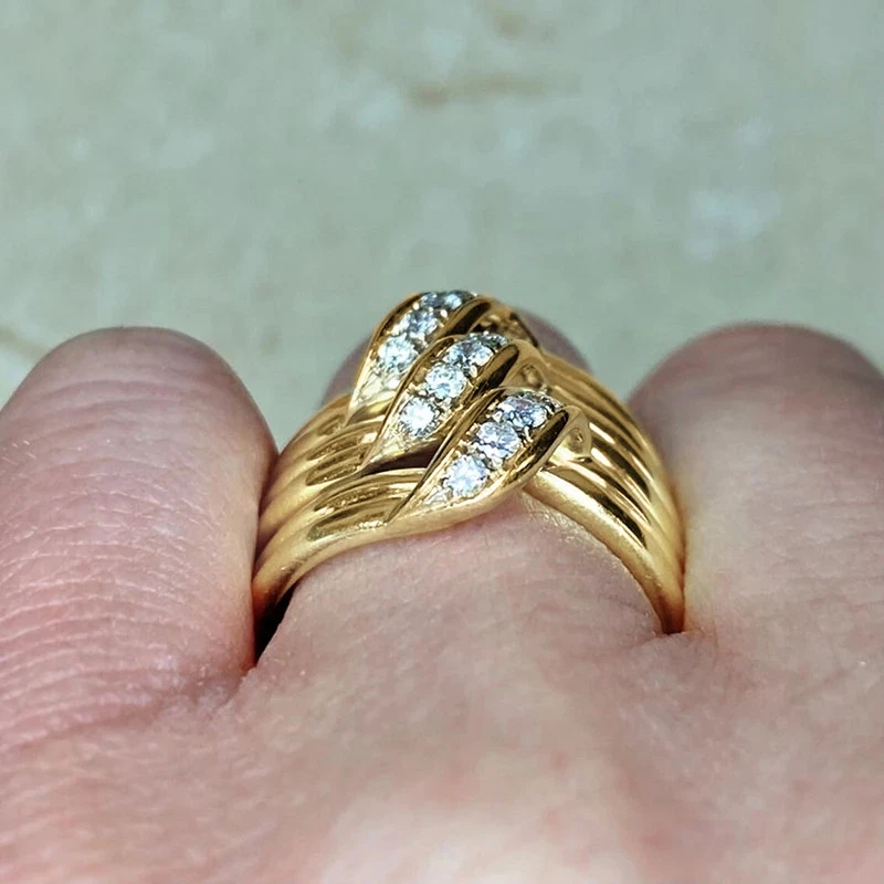 Anillo de Circón Ancho Tono Dorado Mujer Clásico Alianza de Boda Elegantes Anillos Joyería Foto 4 de 4