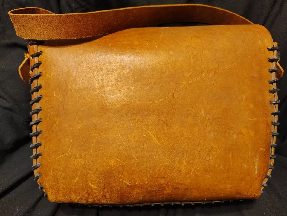 Bolso bandolera vintage de cuero cosido a mano Foto 2 de 4