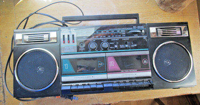 Vintage TOSHIBA RT-6066 Stereo RADIO Cassette RECORDER (Tape Decks Not Working)