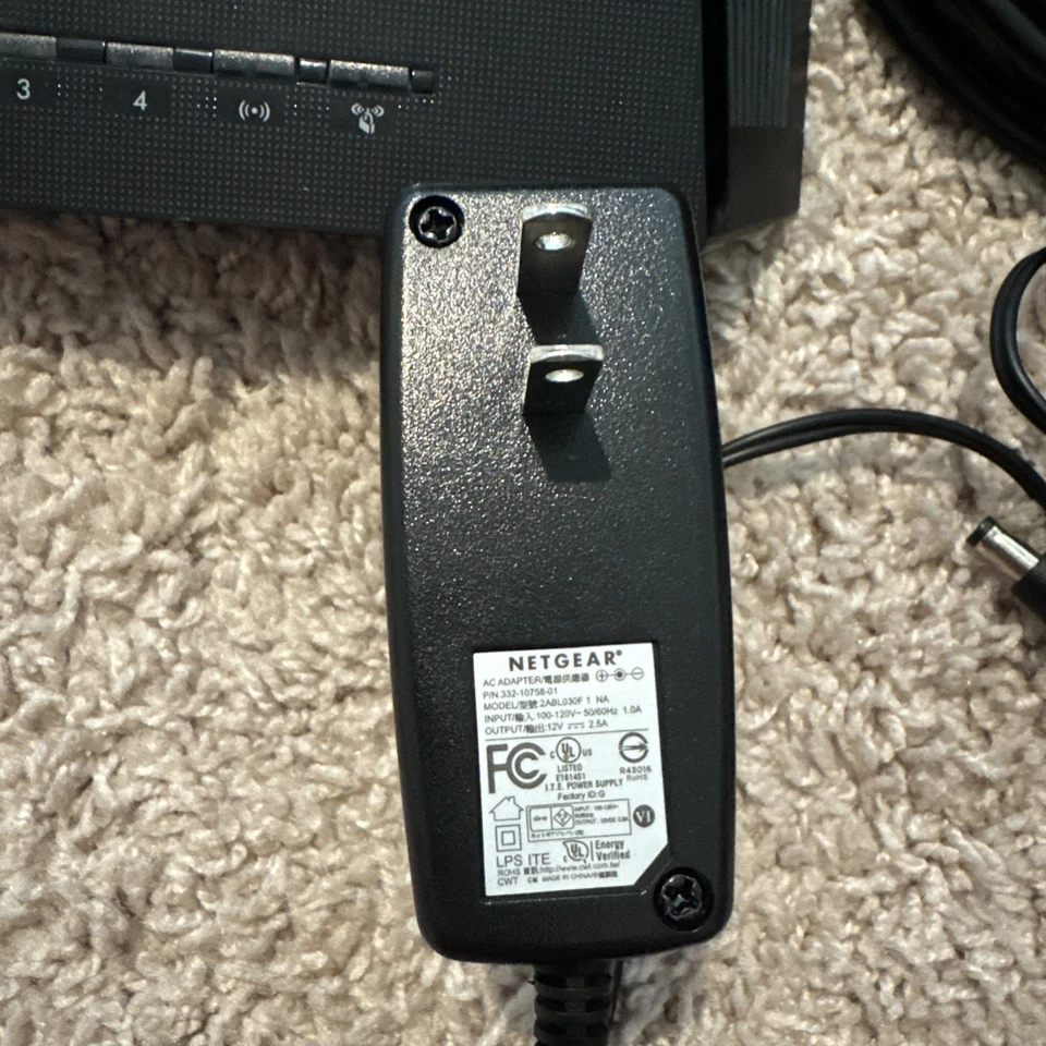 NETGEAR R6700v3 Nighthawk AC1750 Dual Band Smart WiFi Router - Image 2 of 4